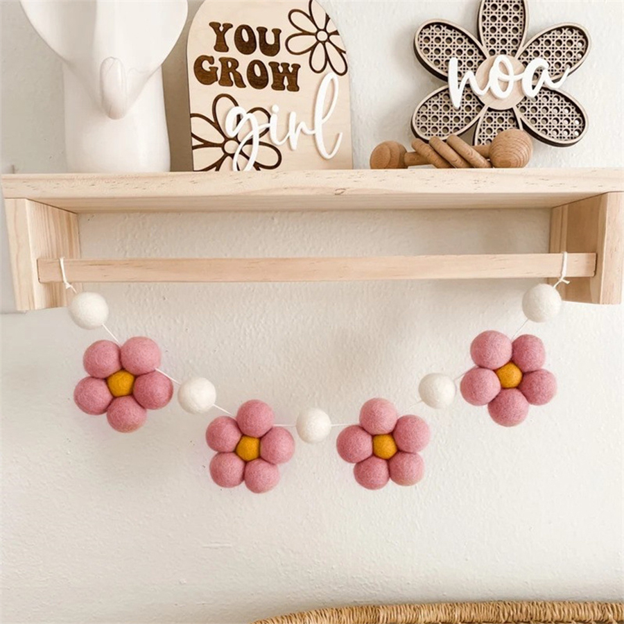 Baby Nursery Garland - Ręcznie Robiona Filcowa Girlanda z Stokrotkami